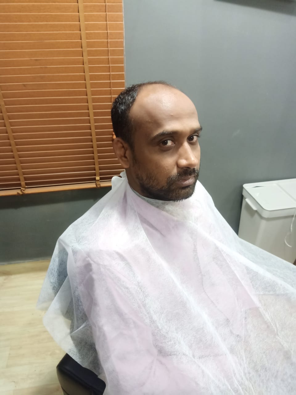 ["https://famoushairstudio.in/api/images/685eb554cb1cf.png"]